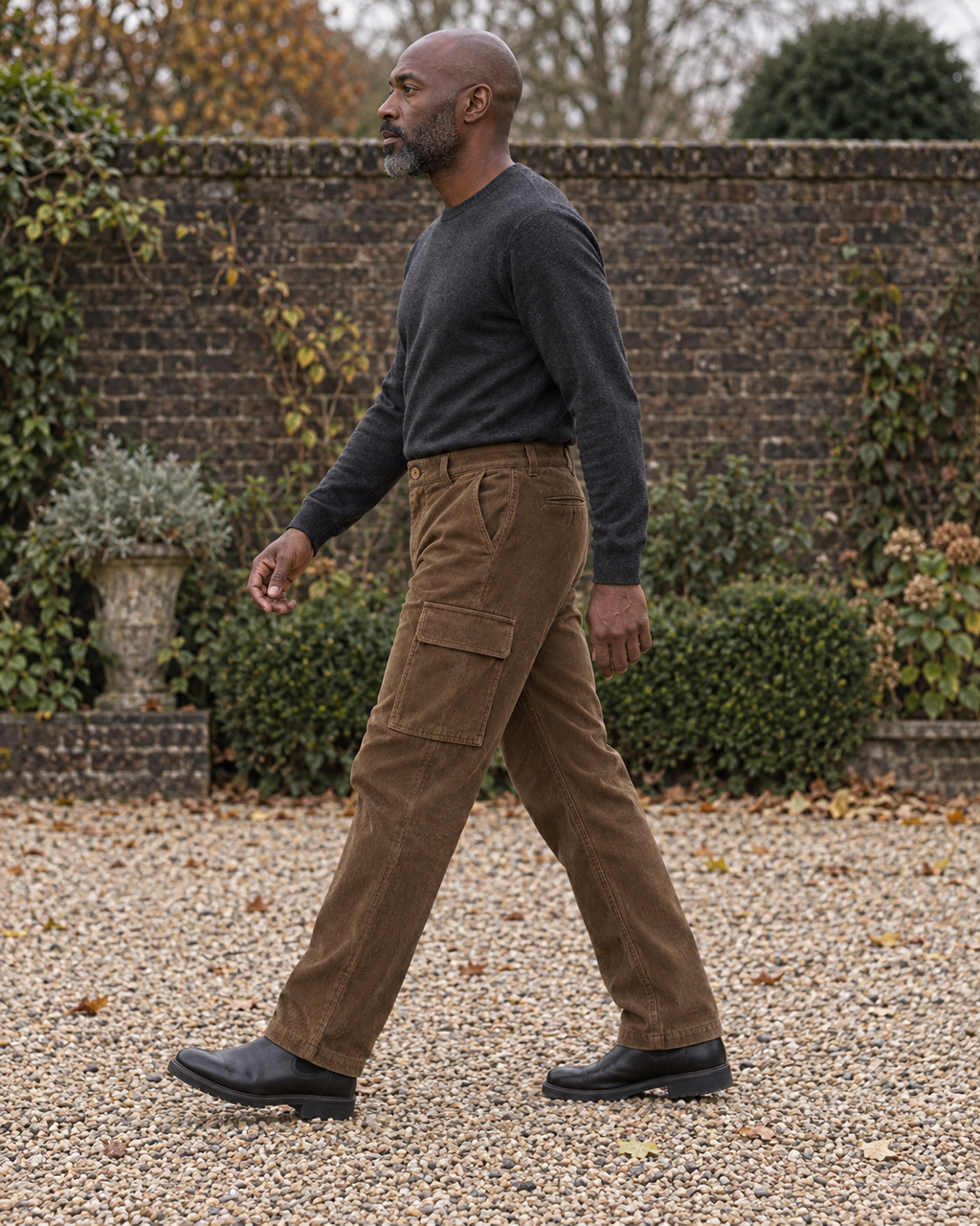 Cargo Trousers Rugged Heritage in tobacco brown, worn by a man walking in a courtyard