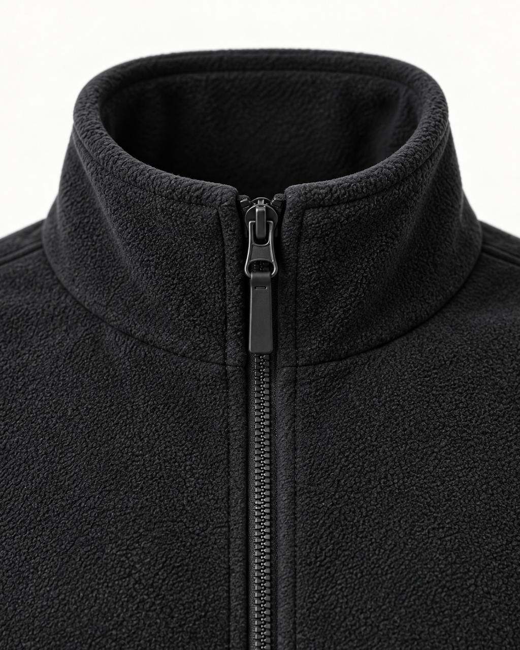 Stand collar and full-zip detail of the Fleece Jacket Alpine Refined